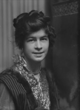 Hurd, B., Miss, portrait photograph, 1914 Jan. 9. Creator: Arnold Genthe.