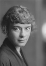 Hustin, F., Miss, portrait photograph, 1914 Nov. 5. Creator: Arnold Genthe.