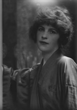 Huyler, Margaret, Miss, portrait photograph, 1914 July 12. Creator: Arnold Genthe.