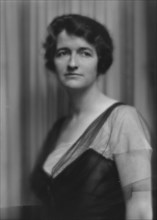 Jolliffe, Virginia, Miss, portrait photograph, 1913. Creator: Arnold Genthe.