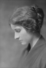 Jones, Lucy, Miss, portrait photograph, 1915 Oct. 8. Creator: Arnold Genthe.