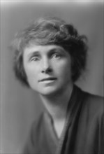 Jones, Margery, Miss, portrait photograph, 1914 Aug. 25. Creator: Arnold Genthe.