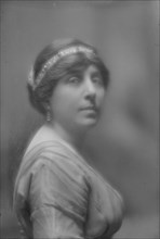 Kaufman, Herbert, Mrs., portrait photograph, ca. 1912. Creator: Arnold Genthe.