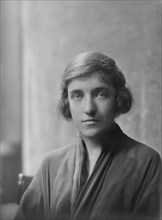 Kelly, M., Miss, portrait photograph, not before 1917. Creator: Arnold Genthe.