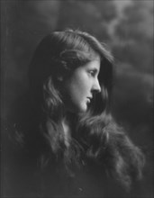Kemp, Mary Pyne, portrait photograph, 1916 May 16. Creator: Arnold Genthe.