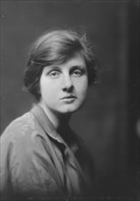 Kemp, Mary Pyne, portrait photograph, between 1916 and 1918. Creator: Arnold Genthe.
