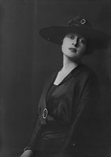 Kilmer, Willis Sharp, Miss, portrait photograph, 1918 Oct. 1. Creator: Arnold Genthe.