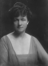 King, Charles G., Mrs., portrait photograph, 1917 Sept. 14. Creator: Arnold Genthe.