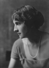 Kline, G.L., Mrs., portrait photograph, 1917 May 21. Creator: Arnold Genthe.