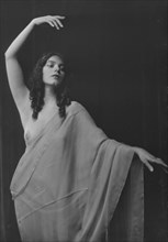 La Barre, Madrienne, Miss, portrait photograph, 1917 Nov. 9. Creator: Arnold Genthe.