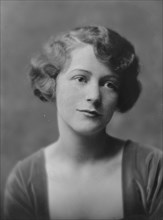 Lancaster, Rosamond, Miss, portrait photograph, 1916 or 1917. Creator: Arnold Genthe.