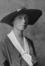 Langley, William C., Mrs., portrait photograph, 1914 June 22. Creator: Arnold Genthe.
