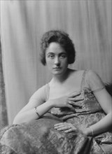 Lasell, Hildegarde, Miss, portrait photograph, not before 1916. Creator: Arnold Genthe.