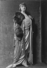 Lawton, Mary, Miss, portrait photograph, 1915. Creator: Arnold Genthe.