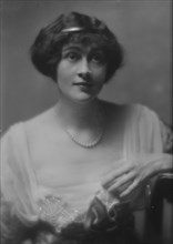 Le Breton, Marguerite, Miss, portrait photograph, 1913. Creator: Arnold Genthe.