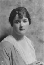 Leadbetter, G., Miss, portrait photograph, 1914 May 18. Creator: Arnold Genthe.