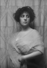 Lichtenberg, Rudolph, Mrs. (formerly Miss M.B. Smith), portrait photograph, 1912 or 1913. Creator: Arnold Genthe.