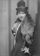 Lindahl, A., Miss, portrait photograph, 1915 Sept. 22. Creator: Arnold Genthe.