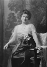 Linthicum, Lotta, Miss, portrait photograph, 1914 Apr. 2. Creator: Arnold Genthe.