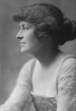 MacKenzie, Cameron, Mrs., portrait photograph, 1914 Sept. 14. Creator: Arnold Genthe.