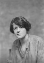 Macre, Leila, Mrs., portrait photograph, 1917. Creator: Arnold Genthe.