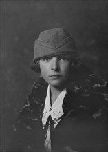Mandelkern, Miss, portrait photograph, not before 1916. Creator: Arnold Genthe.