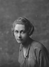 McBain, Alison, Miss, portrait photograph, 1917 Apr. 10. Creator: Arnold Genthe.