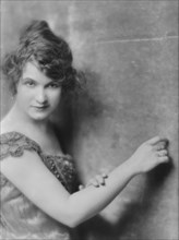McHenry, Frances, Miss, portrait photograph, 1914 Aug. 7. Creator: Arnold Genthe.