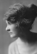 McHenry, Frances, Miss, portrait photograph, 1914 Aug. 7. Creator: Arnold Genthe.
