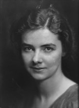McMullen, Marion, Miss, portrait photograph, 1914 Dec. 15. Creator: Arnold Genthe.