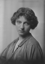 McNeal, Katherine, Miss, portrait photograph, 1917 Nov. 9. Creator: Arnold Genthe.