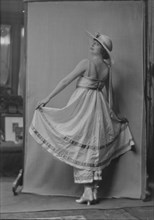 Mishler, Larraine, Miss, portrait photograph, not before 1916. Creator: Arnold Genthe.