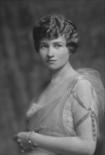 Morgan, Constance, Miss, portrait photograph, 1915 Sept. 27. Creator: Arnold Genthe.