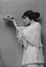 Namara-Toye, Mme., portrait photograph, 1912. Creator: Arnold Genthe.
