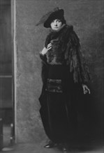 Nash, Mary, Miss, portrait photograph, 1917 Sept. 10. Creator: Arnold Genthe.