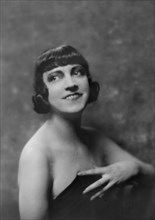 Nielsen, Asta, Miss, portrait photograph, 1917 Aug. 20. Creator: Arnold Genthe.