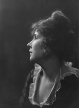 Ormond, Maria, Miss, portrait photograph, between 1917 and 1921. Creator: Arnold Genthe.
