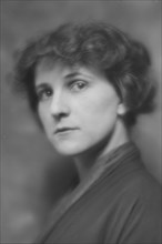 Osborn, Dorothy, Miss, portrait photograph, 1915 Apr. Creator: Arnold Genthe.