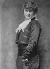 O'Sullivan, Miss, portrait photograph, 1914 Mar. 3. Creator: Arnold Genthe.