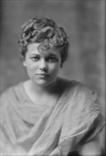 Owen, Dorothy, Miss, portrait photograph, 1914 Apr. 16. Creator: Arnold Genthe.