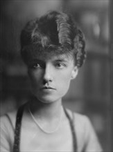Padelford, V.D., Miss, portrait photograph, 1915. Creator: Arnold Genthe.