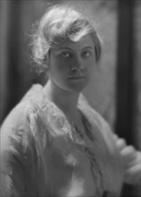 Perkins, Helen J., Miss, portrait photograph, 1914 Apr. 18. Creator: Arnold Genthe.
