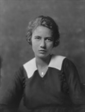 Porter, Carolina, Miss, portrait photograph, 1916. Creator: Arnold Genthe.