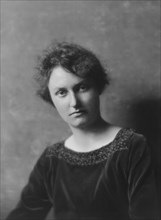 Preston, Evelyn, Miss, portrait photograph, 1916. Creator: Arnold Genthe.