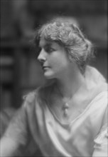 Putnam, L.D., Miss, portrait photograph, 1915 July. Creator: Arnold Genthe.