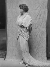 Rancougne, Viscountess de, portrait photograph, 1913. Creator: Arnold Genthe.