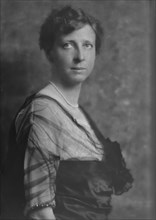 Randol, E., Miss, portrait photograph, 1914 Dec. Creator: Arnold Genthe.