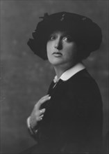 Reed, Florence, Miss, portrait photograph, 1916 Oct. 5. Creator: Arnold Genthe.