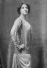 Reicher, Heding, Miss, portrait photograph, 1915 Feb. 4. Creator: Arnold Genthe.