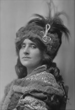 Reicher, Heding, Miss, portrait photograph, 1915 or 1916. Creator: Arnold Genthe.